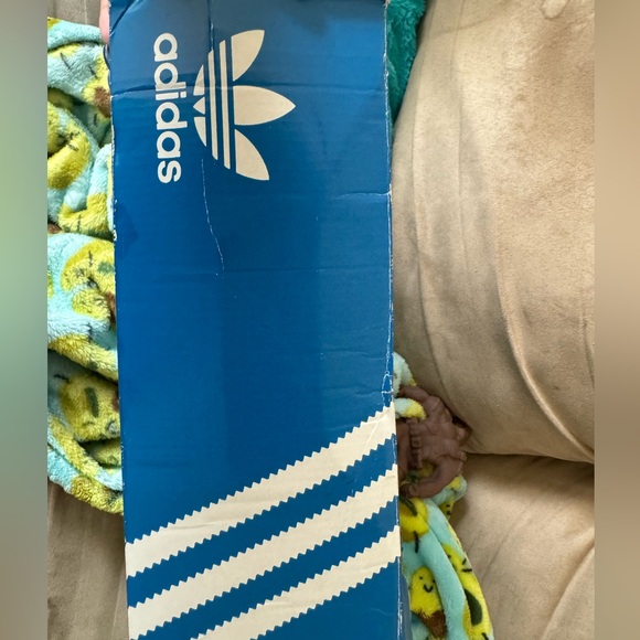 Adidas women’s sneakers - Picture 4 of 4